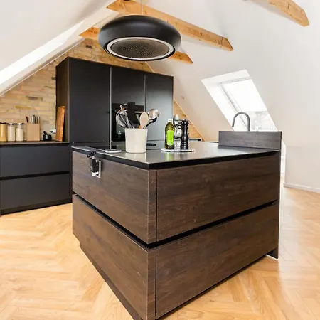 Apartment 2-etagers Luksus Lejlighed I Vestbyen *