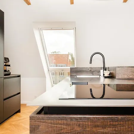 Apartment 2-etagers Luksus Lejlighed I Vestbyen