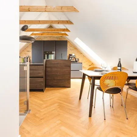 Apartment 2-etagers Luksus Lejlighed I Vestbyen *